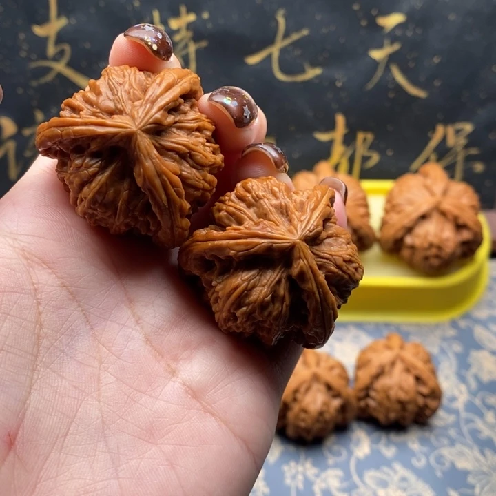 顺***然文玩核桃吊坠白狮子