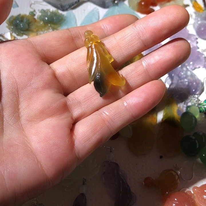 ****蛇纹石玉未镶嵌颈饰