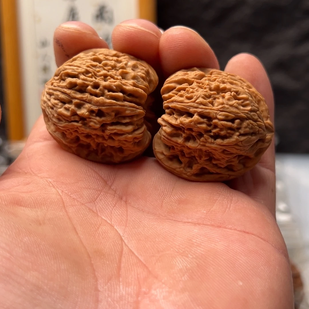 Z***.文玩核桃把件南疆36.5微色差