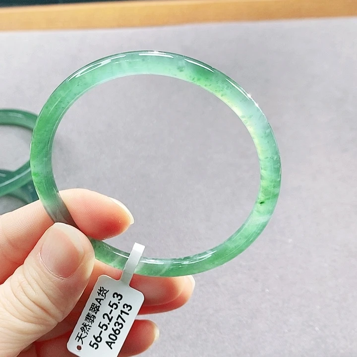 翡翠未镶嵌手镯（圆镯）