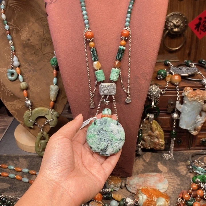 翡翠吊坠(赠链)未镶嵌