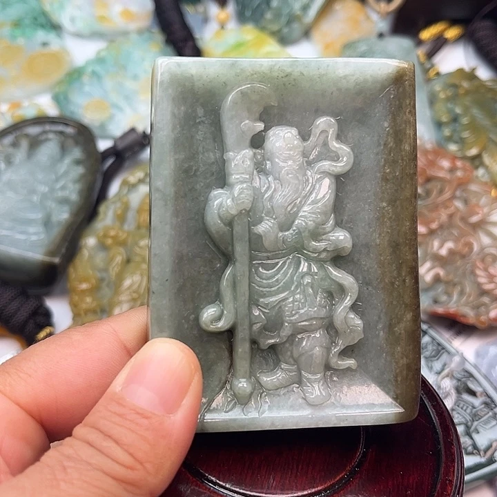 翡翠未镶嵌颈饰摆件，把件