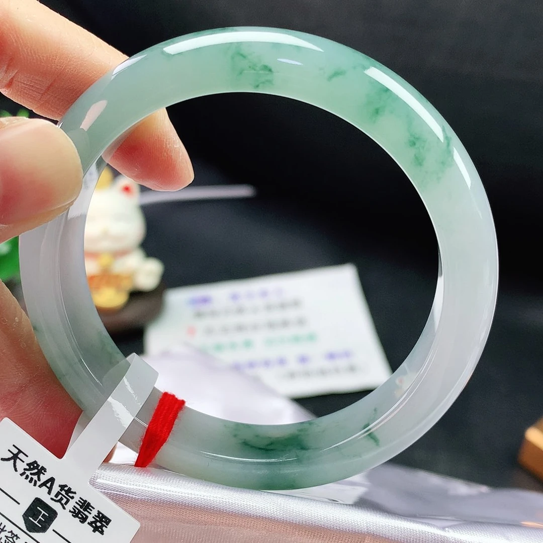 翡翠手镯未镶嵌56圈