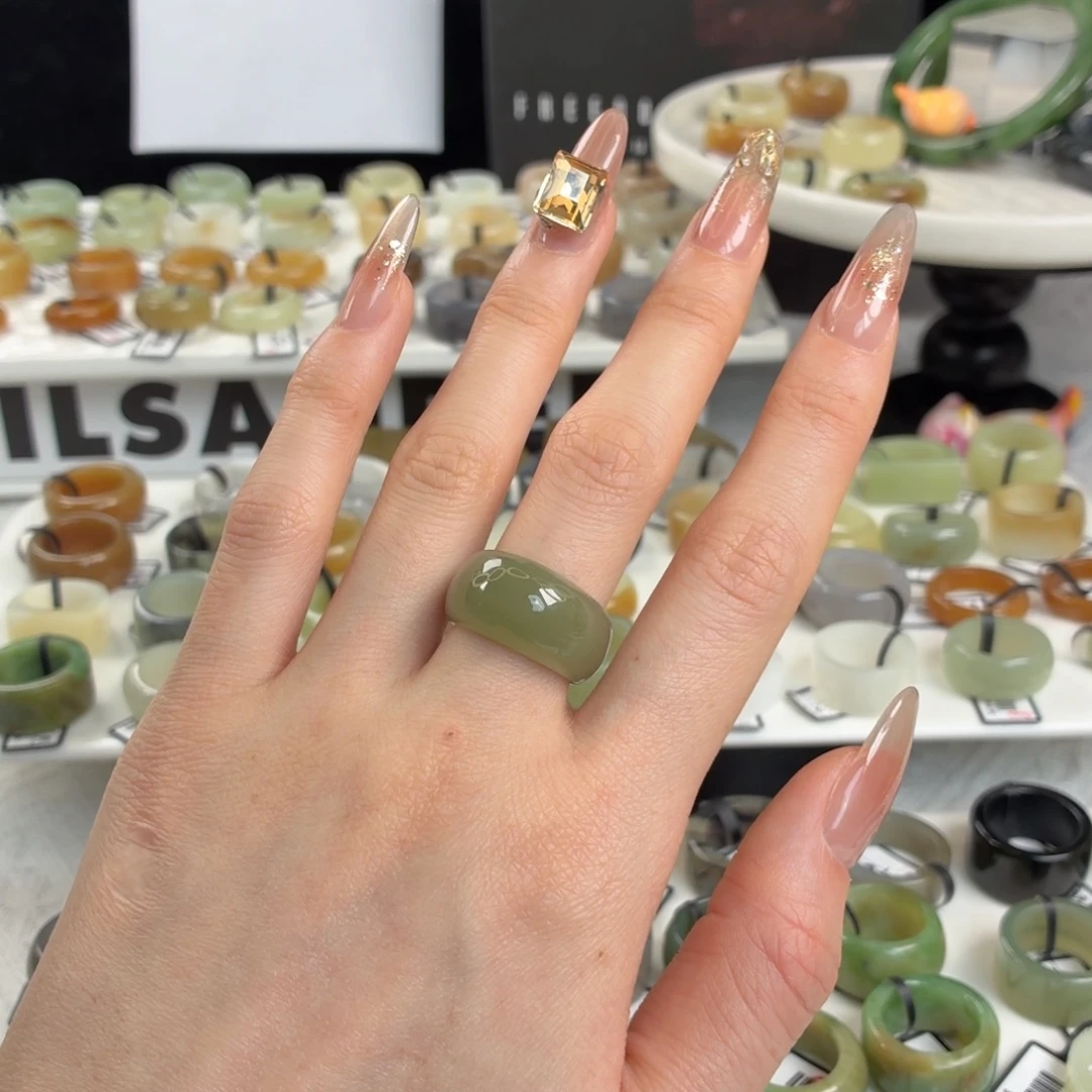 和田玉（糖玉）未镶嵌戒指z18湖水绿馒头16.8不退换