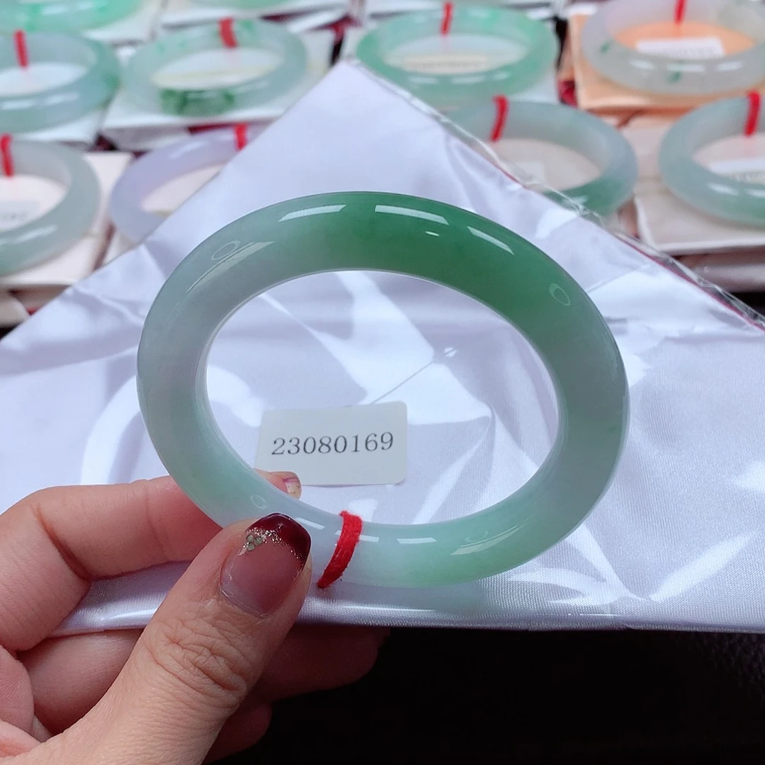 翡翠手镯（圆镯）未镶嵌