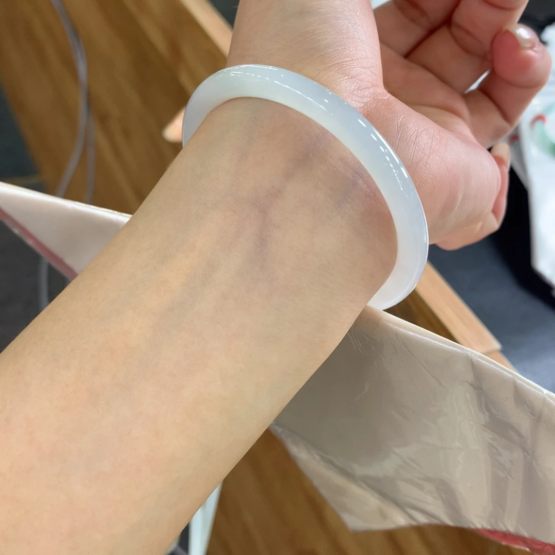 翡翠未镶嵌手镯天然Ａ货翡翠53/54白月光0毛孔0包容