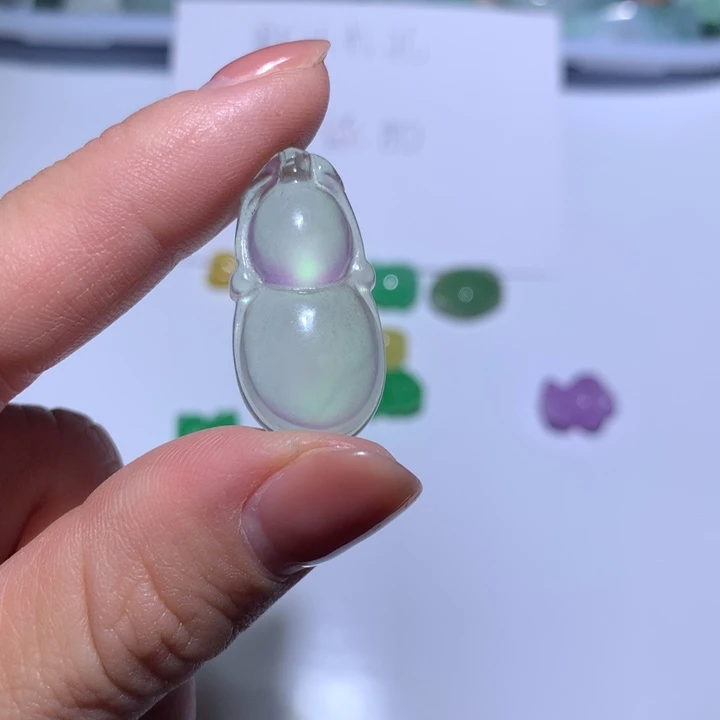 翡翠未镶嵌颈饰葫芦