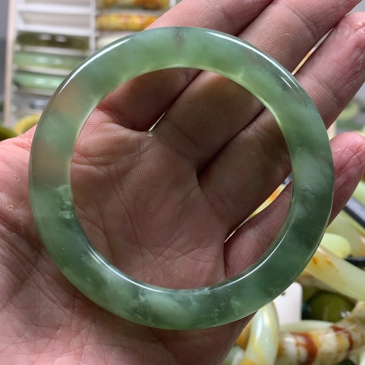 蛇纹石玉手镯未镶嵌樾**.