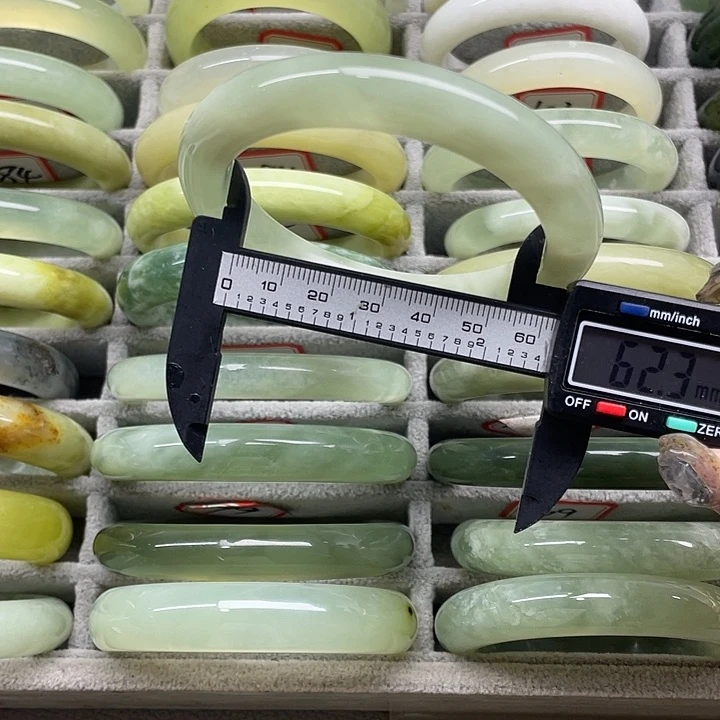 蛇纹石玉未镶嵌手镯115