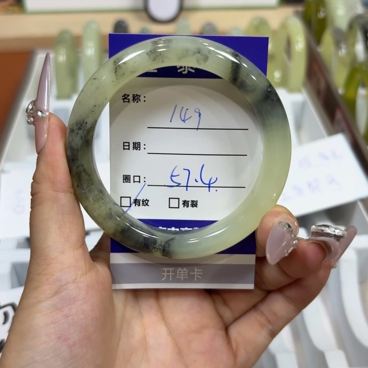 未镶嵌岫玉手镯天然