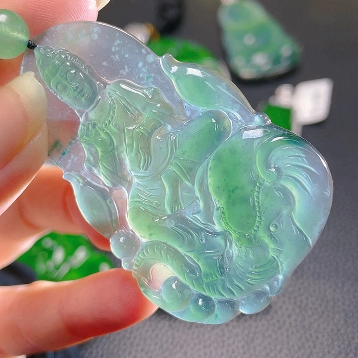 翡翠颈饰未镶嵌90，