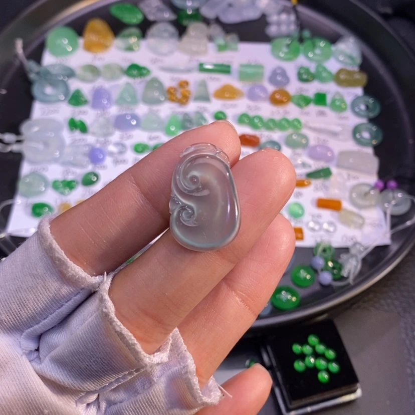 【闪购商品】翡翠挂件未镶嵌如意