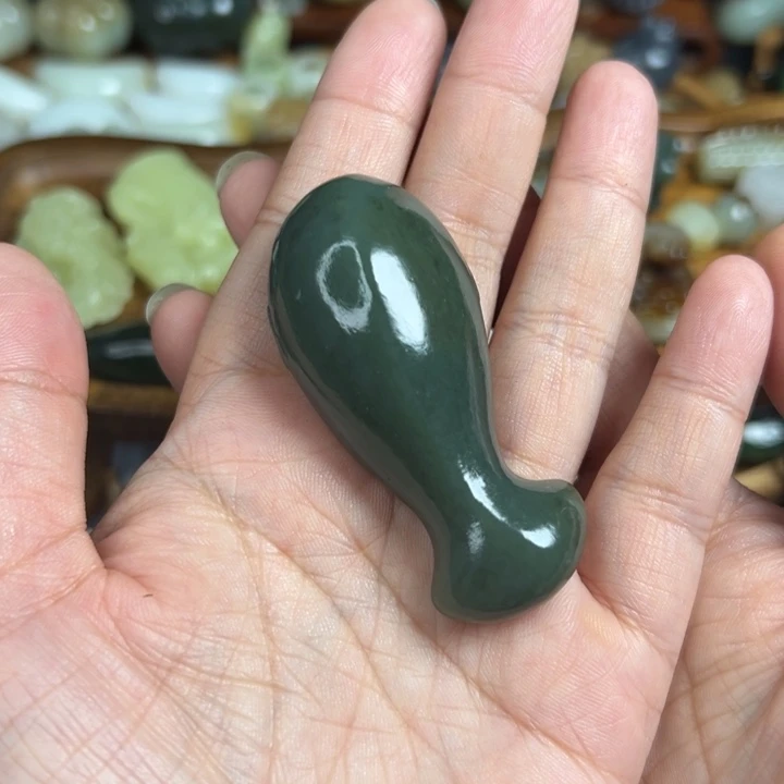 颈饰未镶嵌和田玉（糖玉）蓓***?