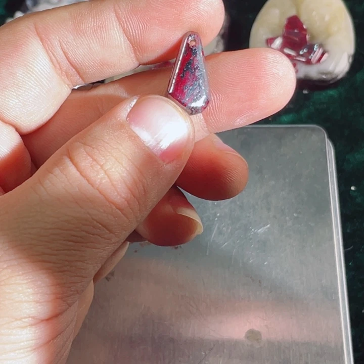 天然辰砂原石首饰