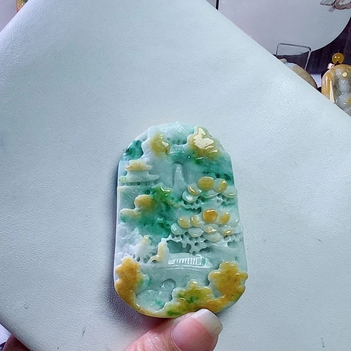 翡翠未镶嵌颈饰山水