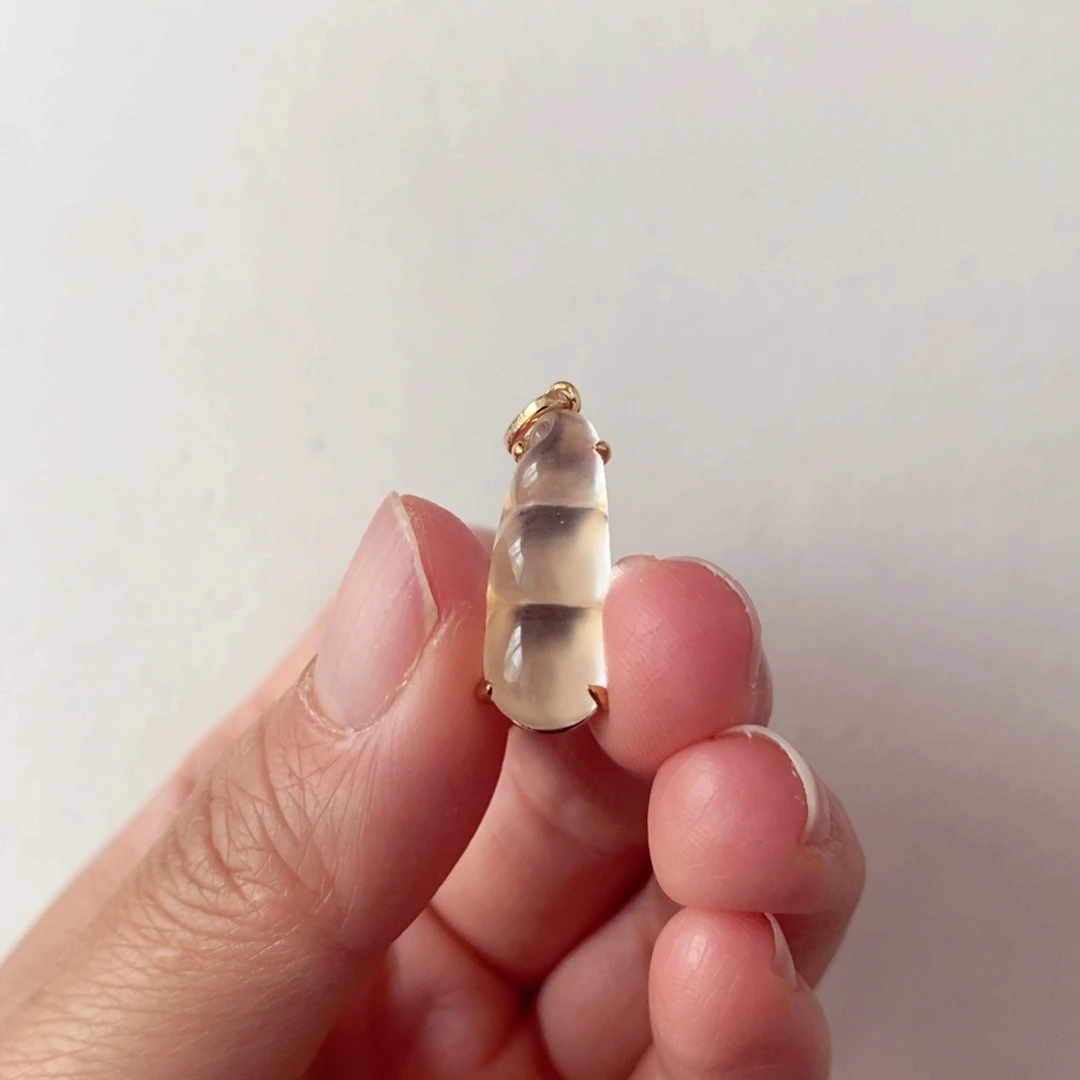 石英质玉未镶嵌颈饰