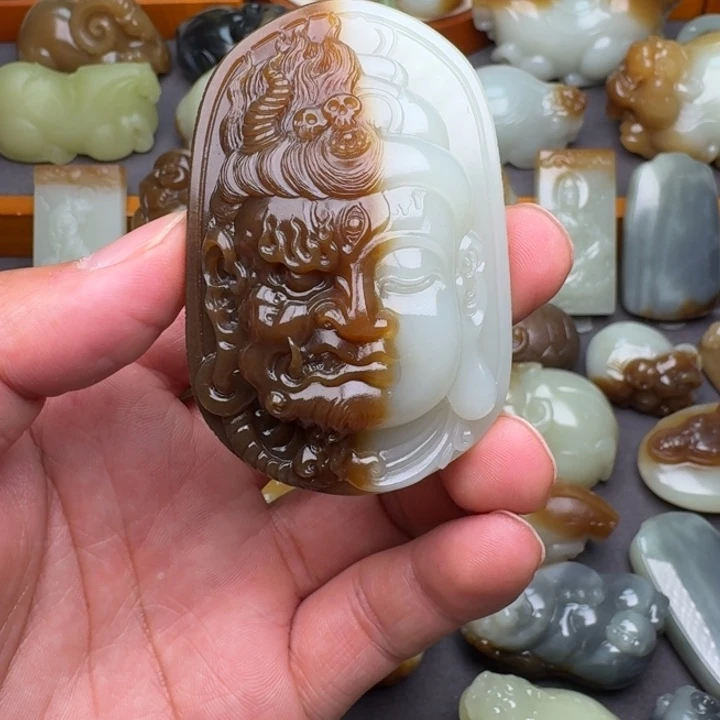 和田玉（糖玉）颈饰未镶嵌梦**花