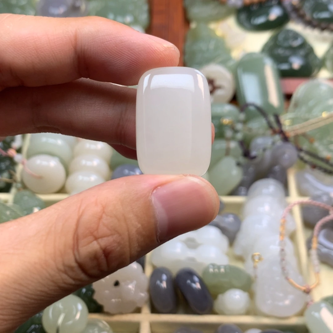 【闪购商品】颈饰未镶嵌和田玉白**胖