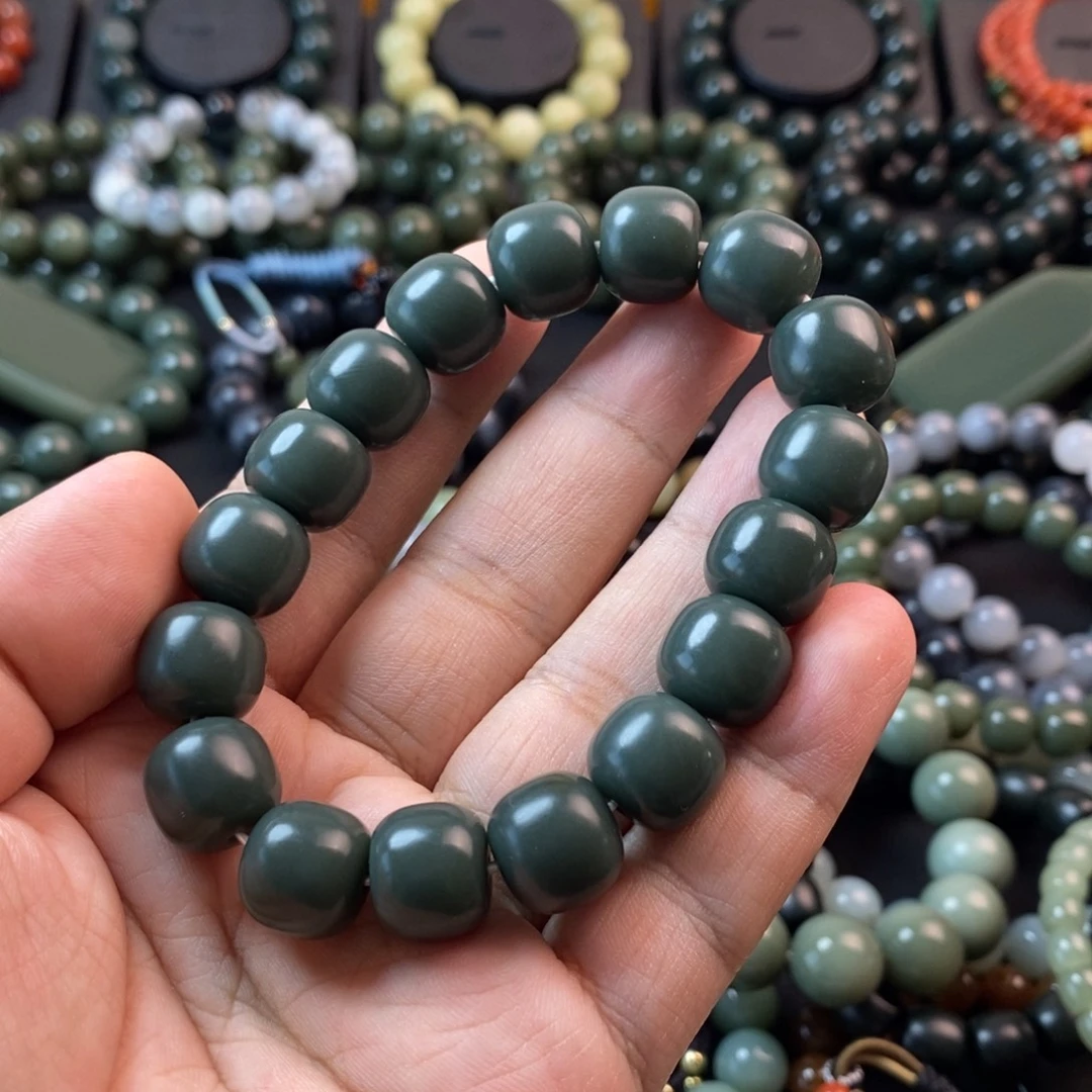 大****和田玉未镶嵌颈饰