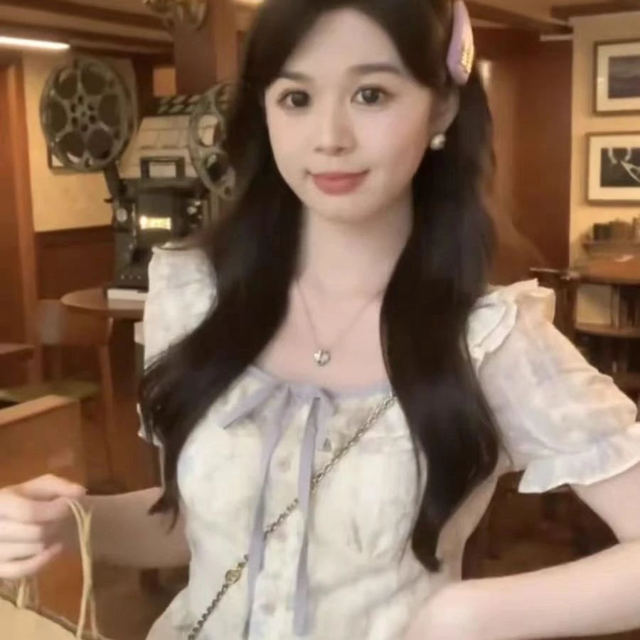 哥弟阿玛施正品夏日绝美俏皮小个子减龄洋气杏色泡泡袖衬衫两件套