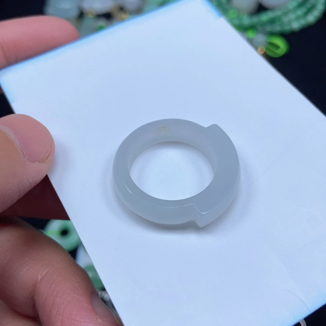 翡翠未镶嵌颈饰马鞍戒19圈口