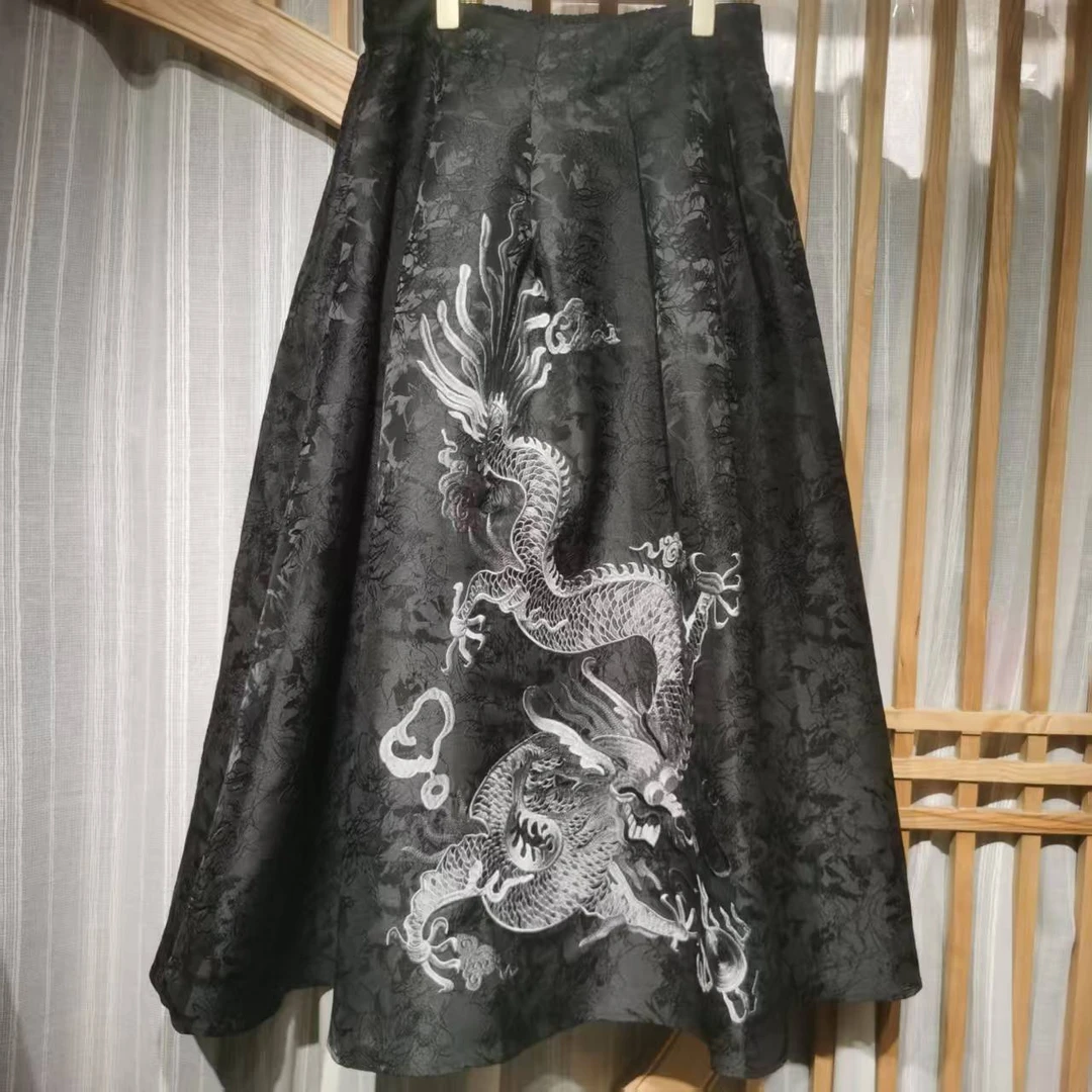 凤徕兮私人定制黑色提花暗纹底银龙刺绣半松紧半身裙（LK031-9）