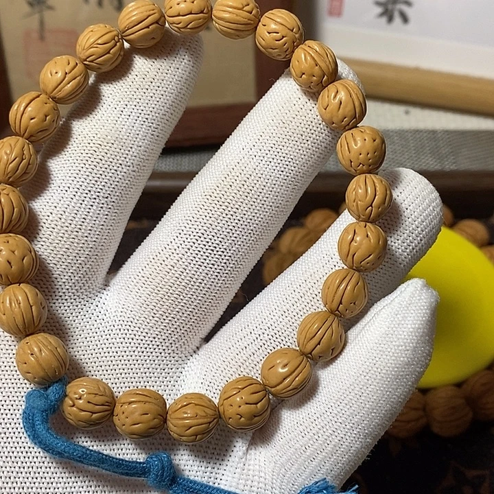 邢***兒手串桃核顺顺利利258。 9