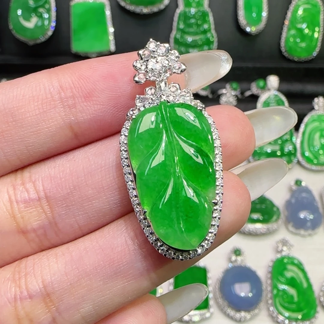 翡翠18K金镶嵌颈饰