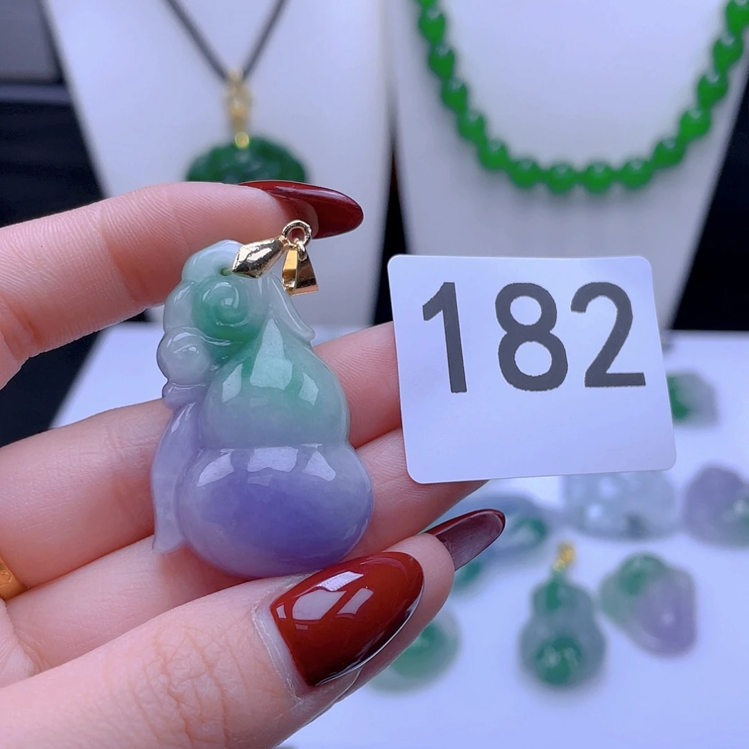 翡翠吊坠(赠链)未镶嵌