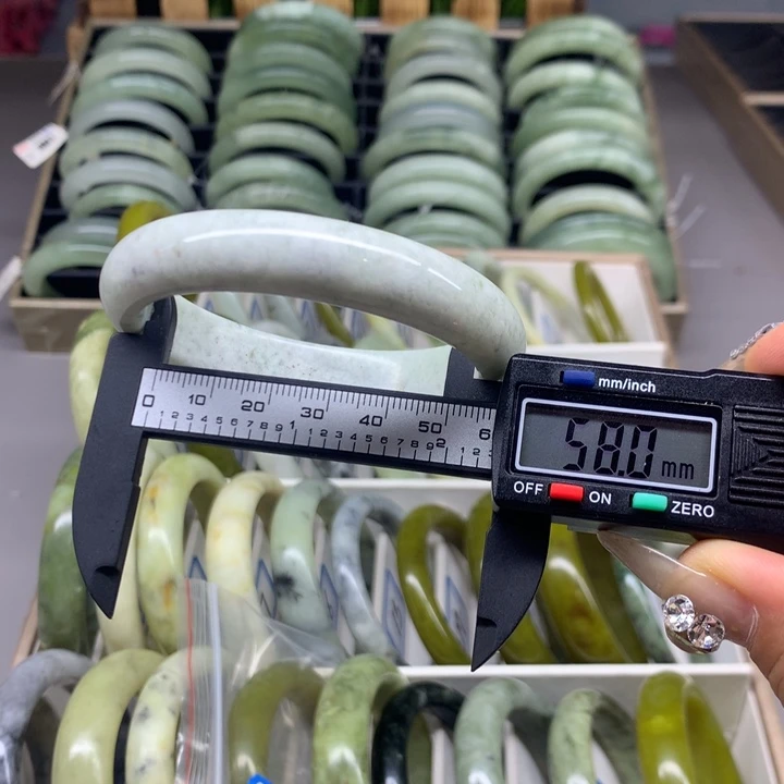 未镶嵌蛇纹石玉手镯39