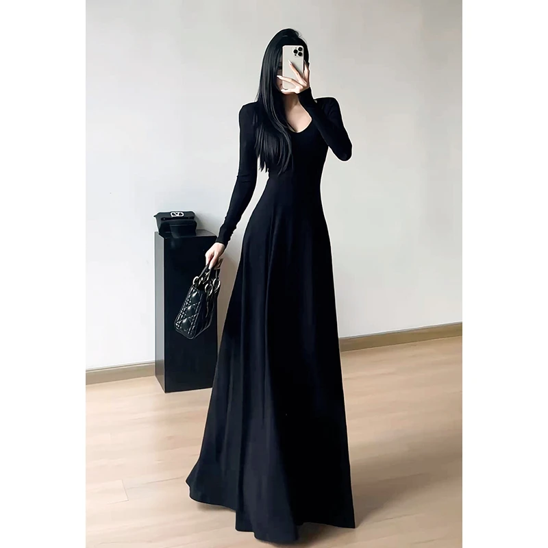 温柔风气质V领长袖针织连衣裙女秋黑色性感修身显瘦内搭大摆长裙