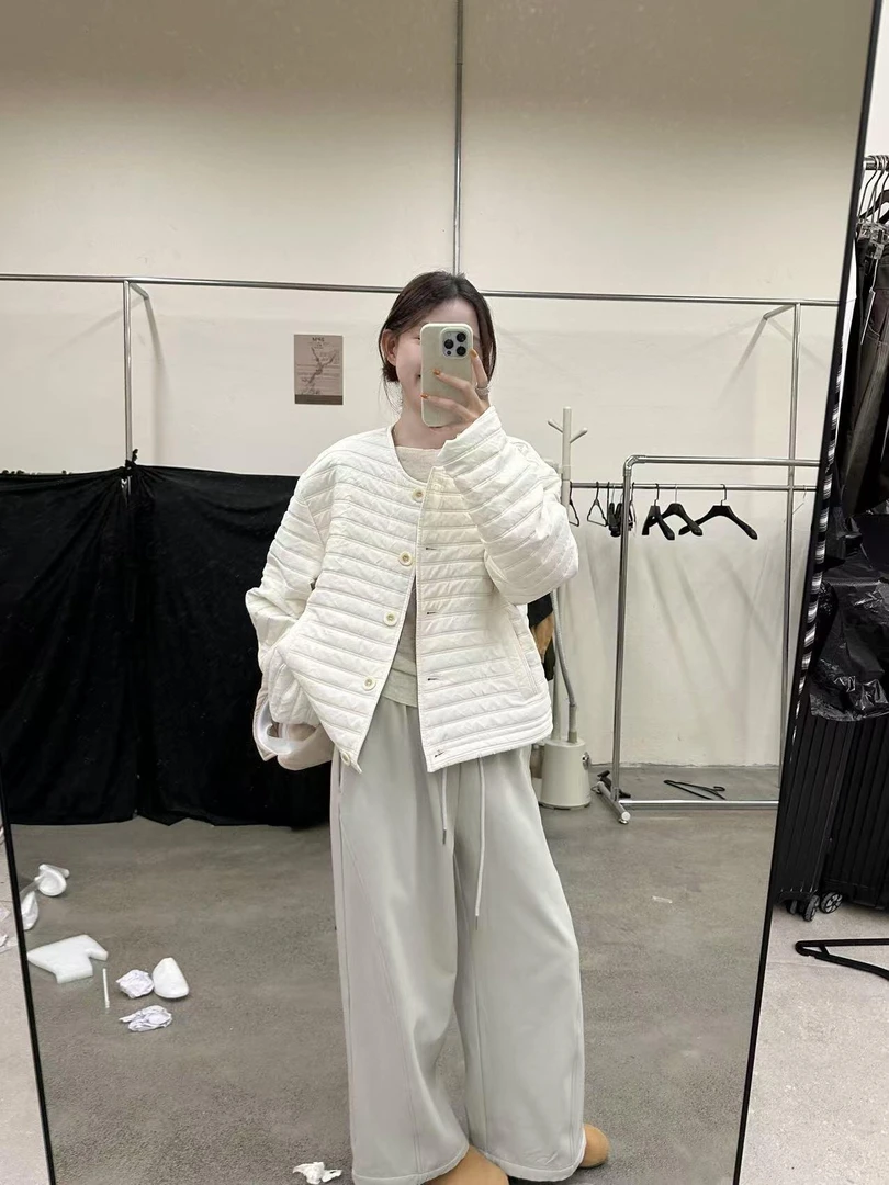 2025秋冬新款韩版白色横条压线棉服外套百搭针织衫休闲裤三件套装