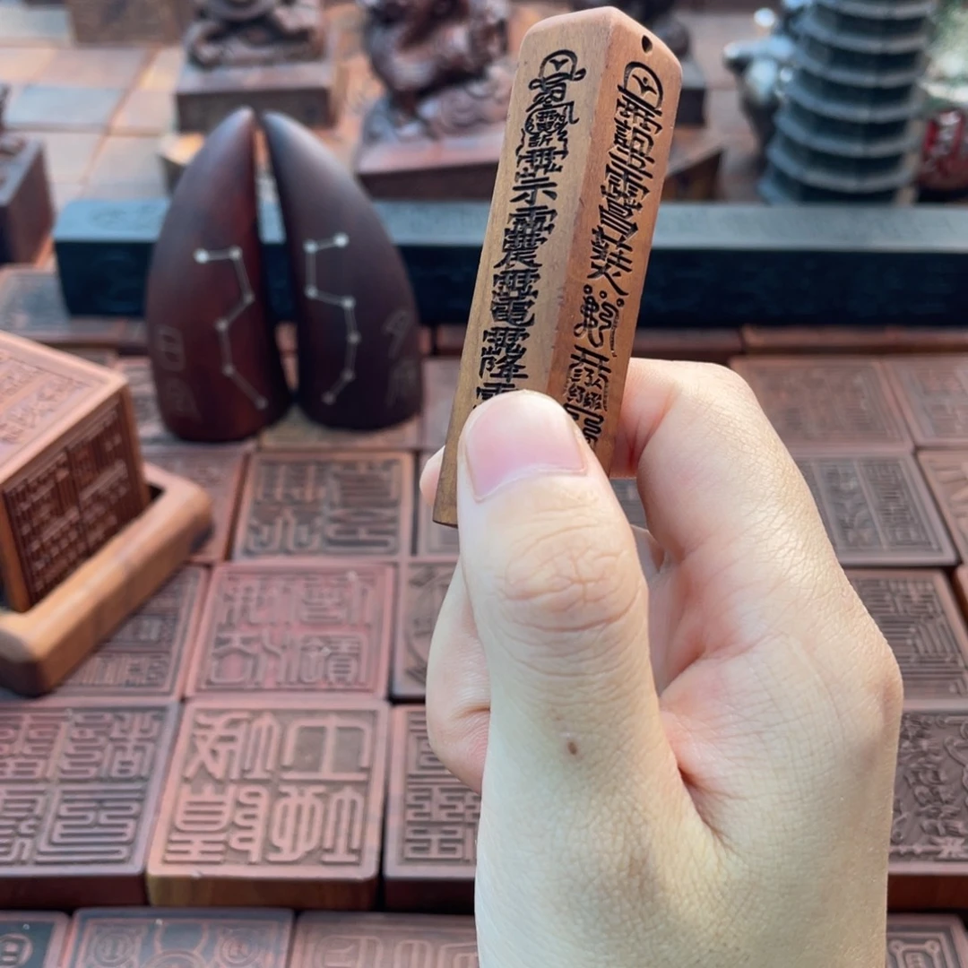 枣木脖挂款天鹏尺吊坠