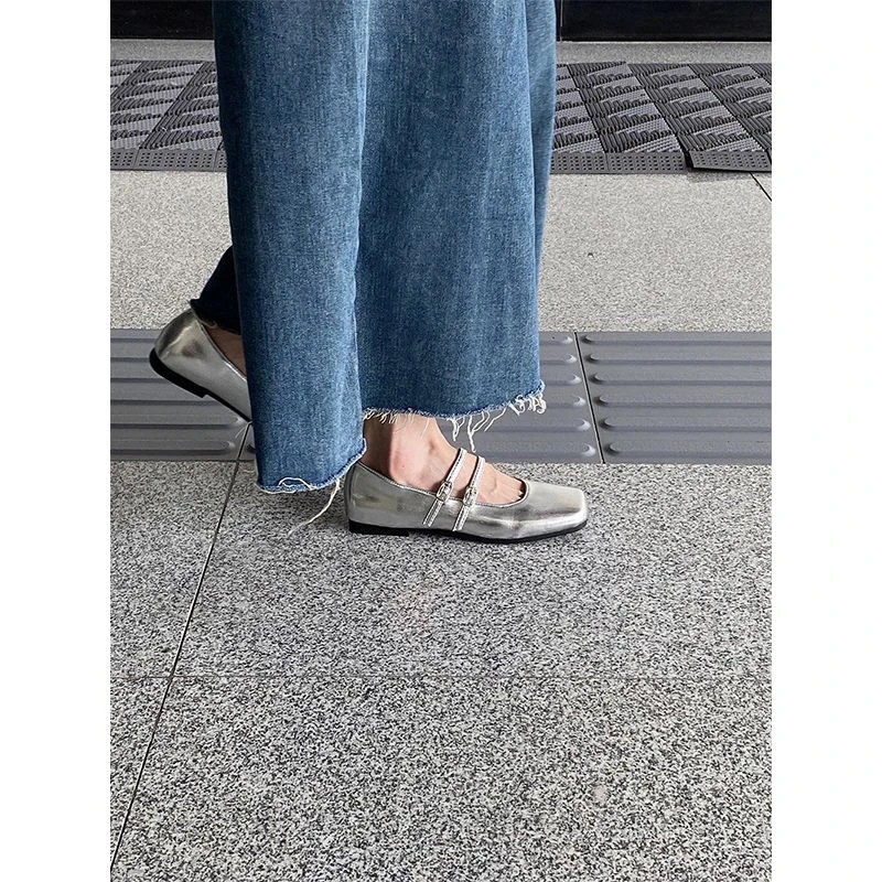 韩版小众平跟小皮鞋女2025夏季新款单鞋高颜值浅口轻便防滑奶奶鞋