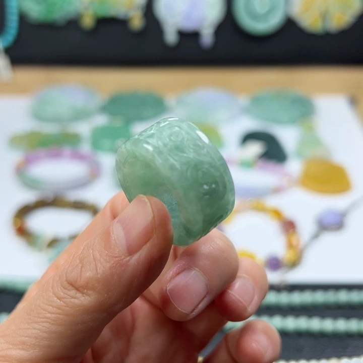 未镶嵌戒指翡翠戒指