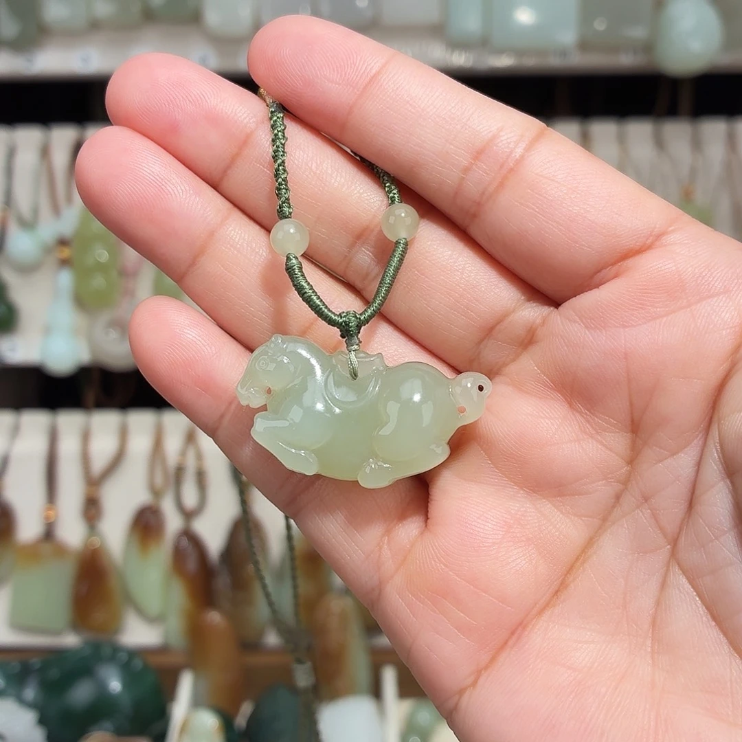 和田玉未镶嵌颈饰可爱小马挂件马上有钱