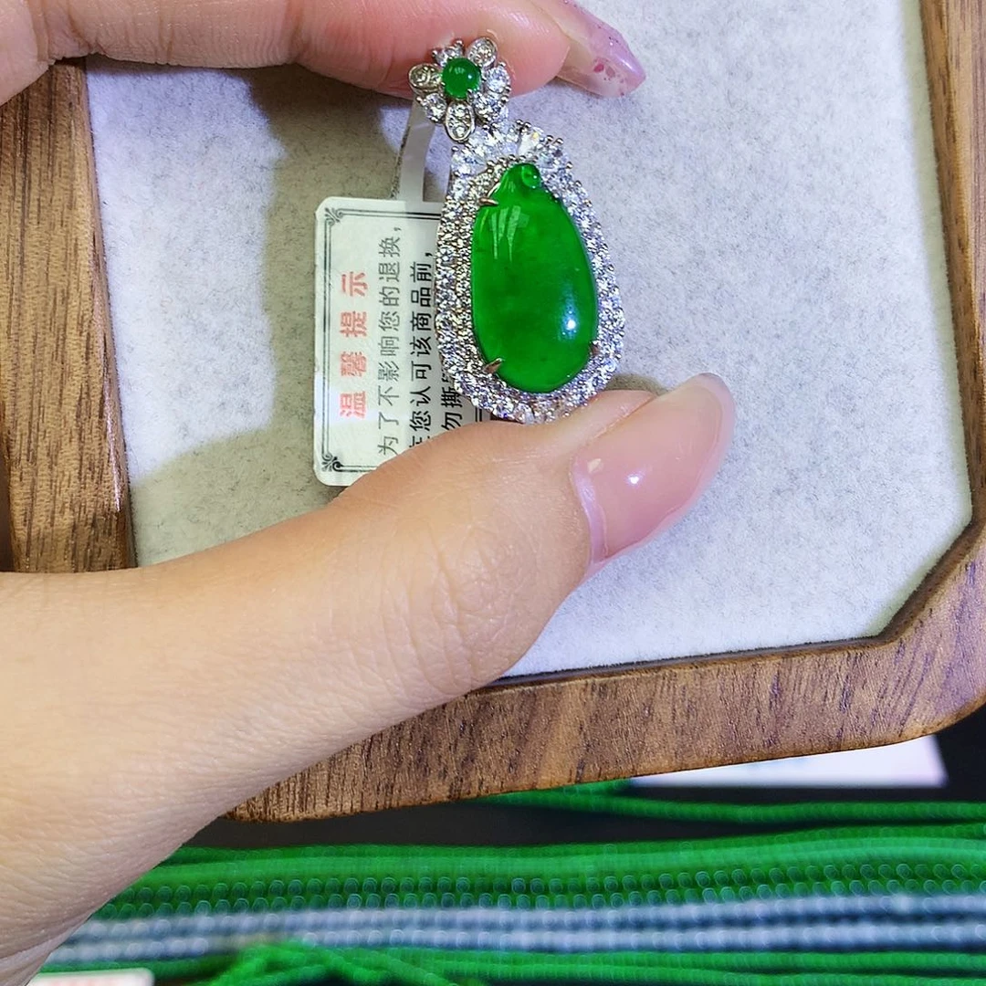 翡翠颈饰银S925镶嵌天然翡翠福瓜