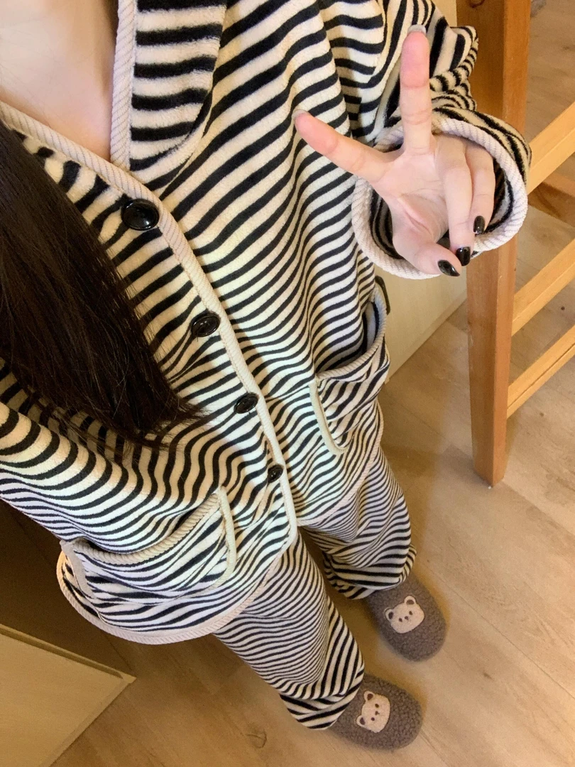 条纹连帽睡衣女秋冬季可外穿珊瑚绒保暖加厚学生宿舍家居服套装