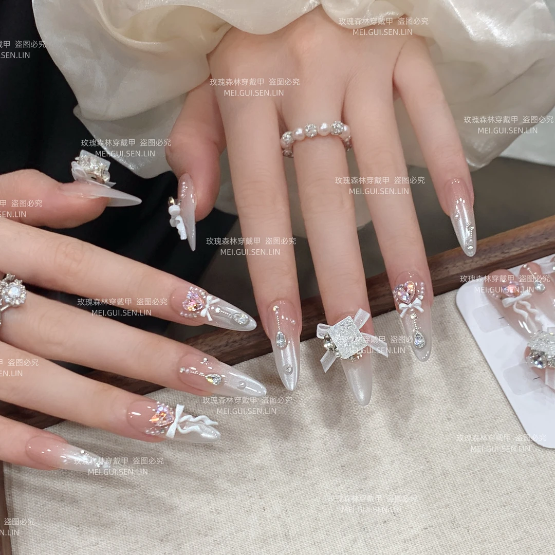 白兰欲仙 玫瑰森林甜欲风梦幻渐变满钻蝴蝶结长款手工穿戴甲