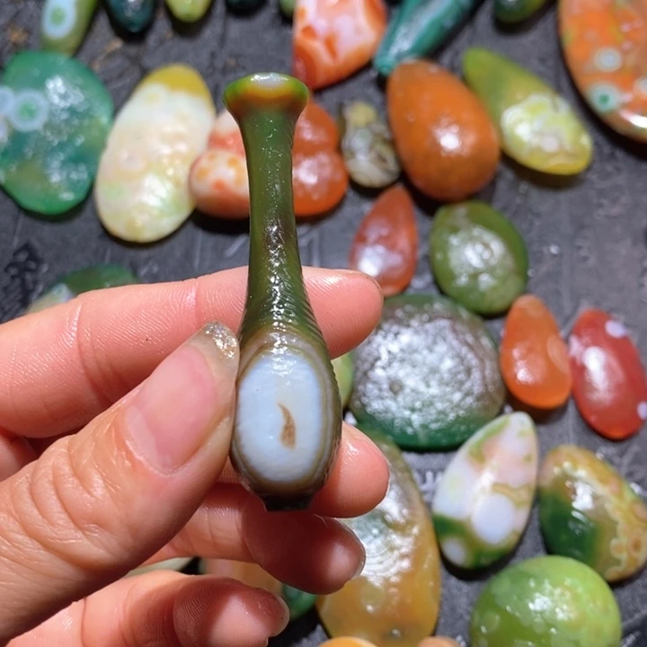 石英质玉颈饰未镶嵌用****2