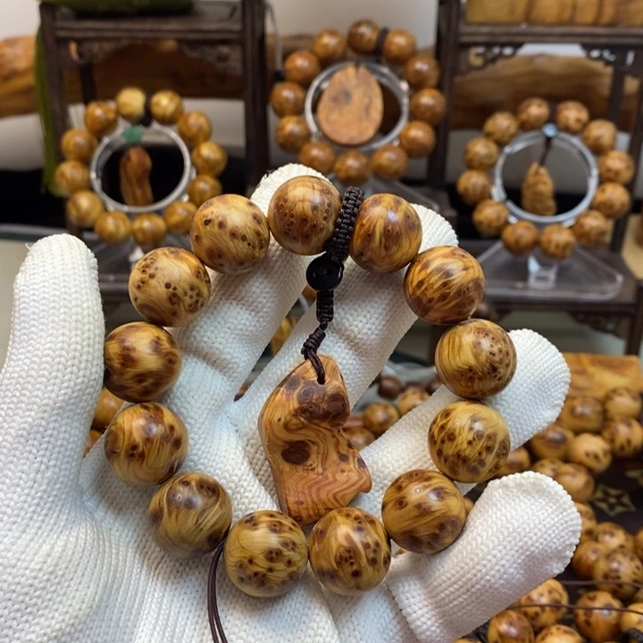 柏木渭***哥太行崖柏1.8金底双面爆满凤尾瘤