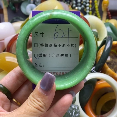未镶嵌手镯石英质玉