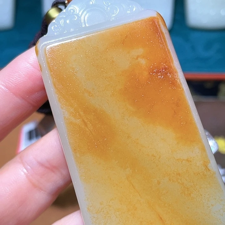 橙***意颈饰未镶嵌和田玉