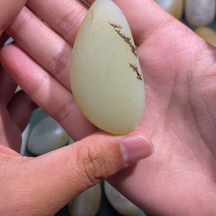 未镶嵌吊坠定制和田玉苹****果