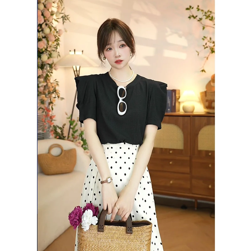 黑色直角肩休闲圆领上衣女韩版显瘦减龄气质百搭时尚款