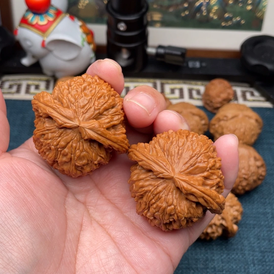 百***达文玩核桃把件全品红皮白狮子46