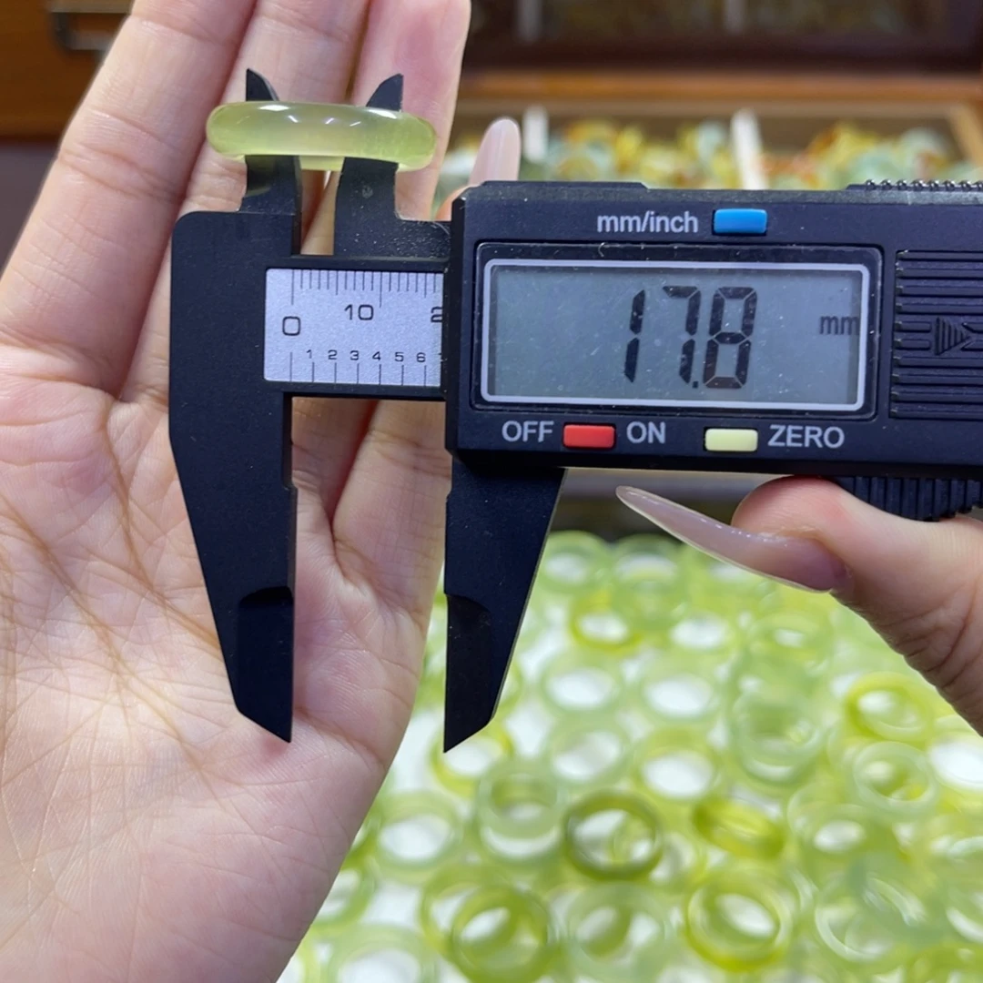 蛇纹石玉未镶嵌手镯49