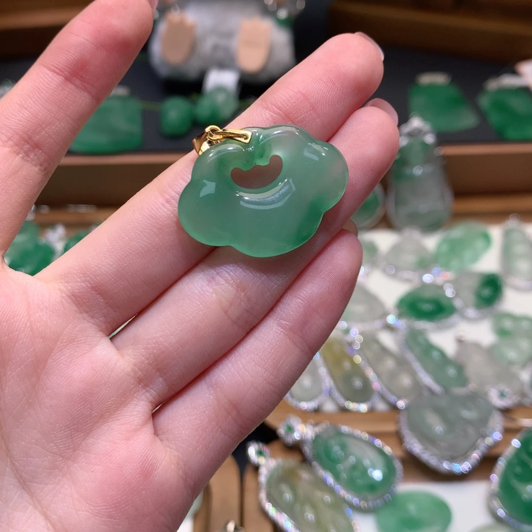 石英质玉（非洲翠）银S925镶嵌颈饰?**?祥云