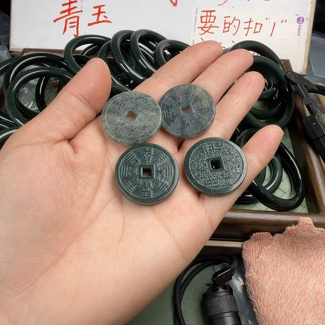 和田玉未镶嵌手镯