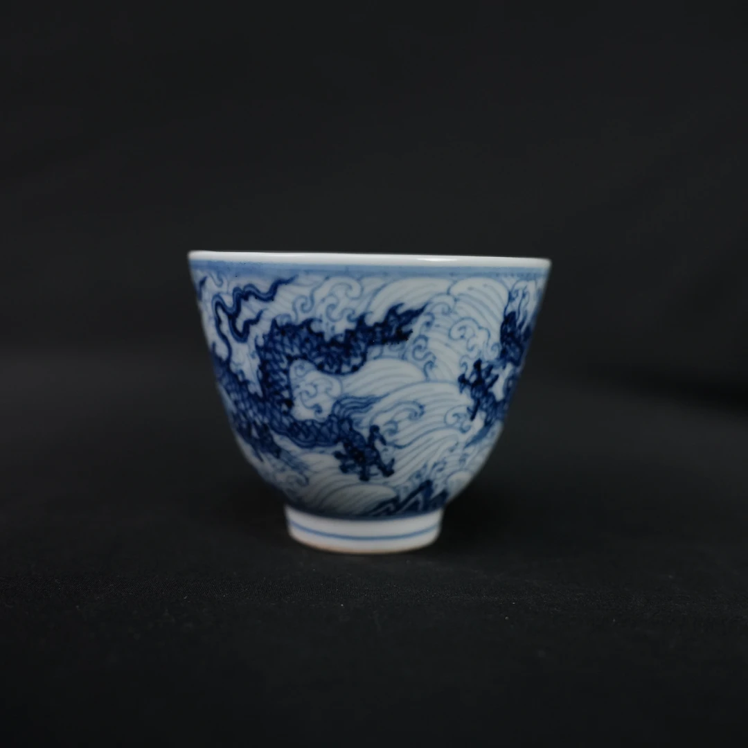 0233青花龙纹海水纹摆件